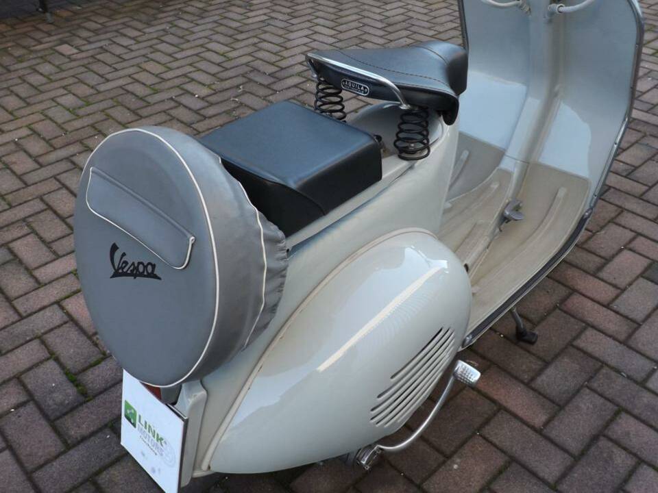 Image 7/50 of Piaggio Vespa 125 (1955)
