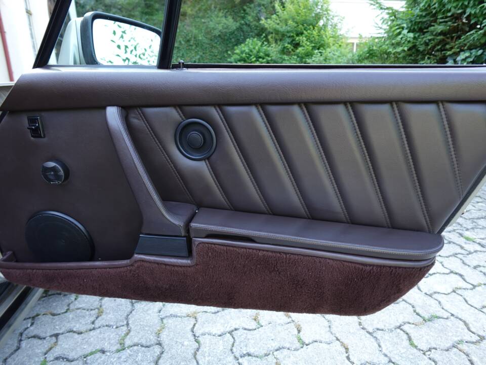 Image 17/40 of Porsche 911 Carrera 3.2 (1986)