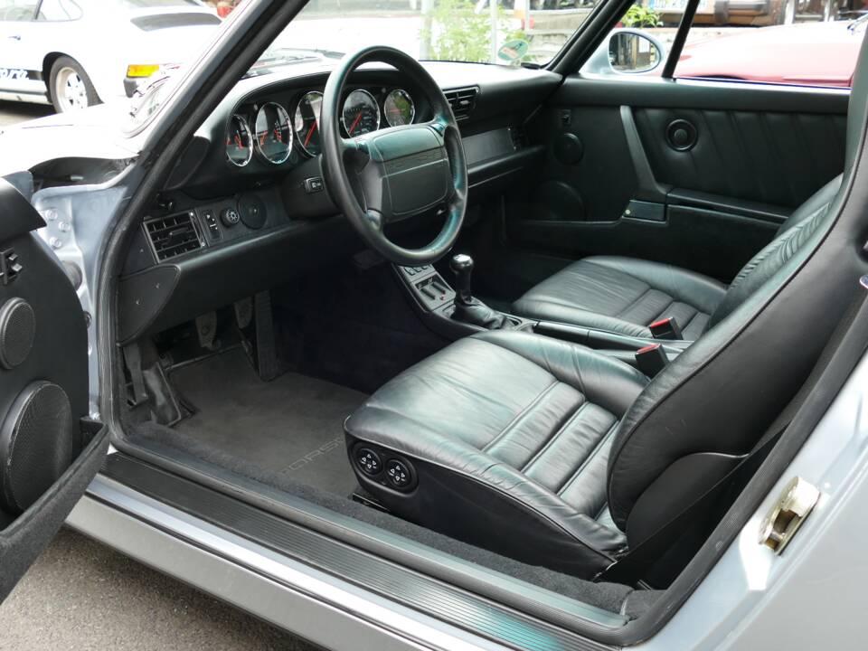 Image 14/22 of Porsche 911 Carrera 4 "30 Jahre 911" (1994)
