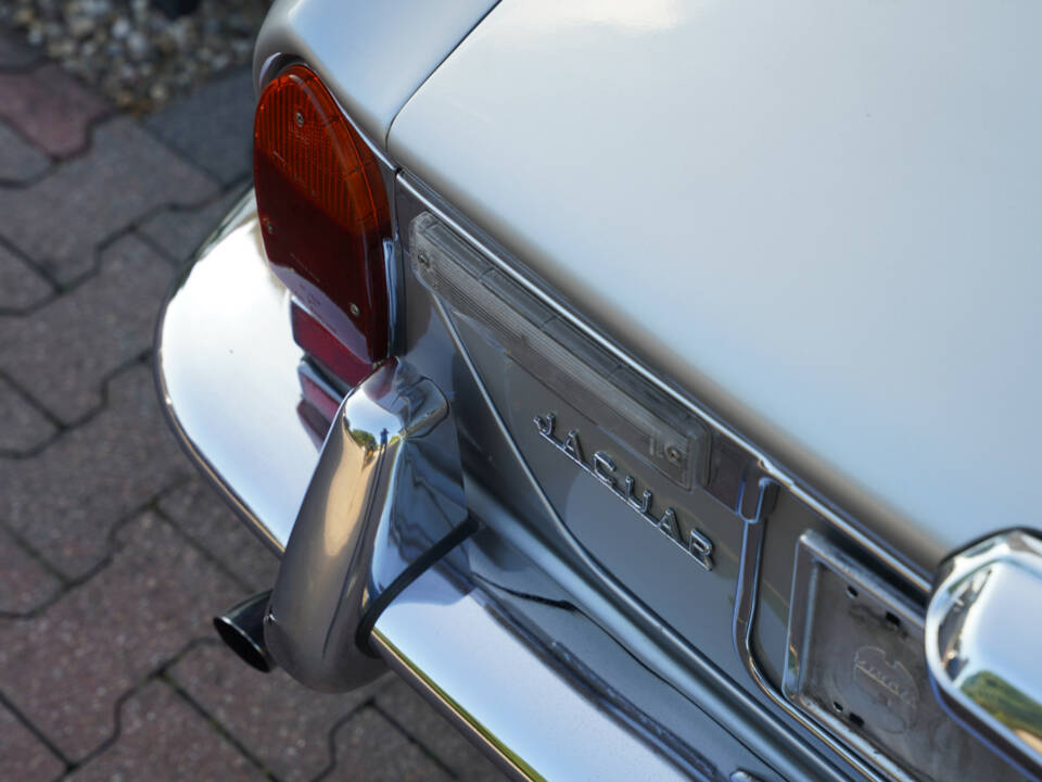 Bild 37/50 von Jaguar XJ 6 C 4.2 (1975)