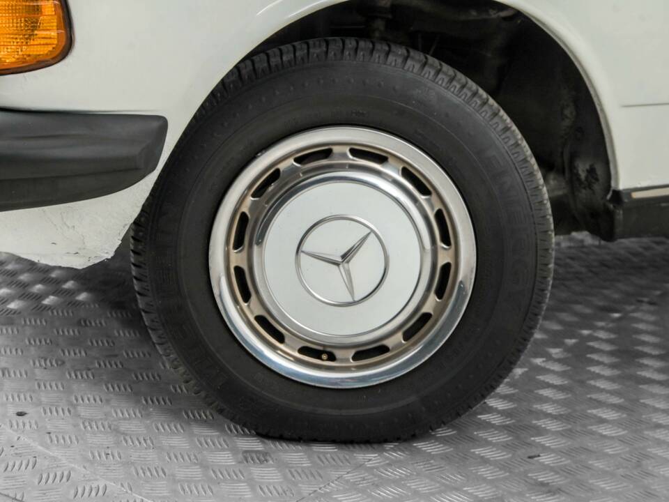 Image 4/50 of Mercedes-Benz 300 D (1980)