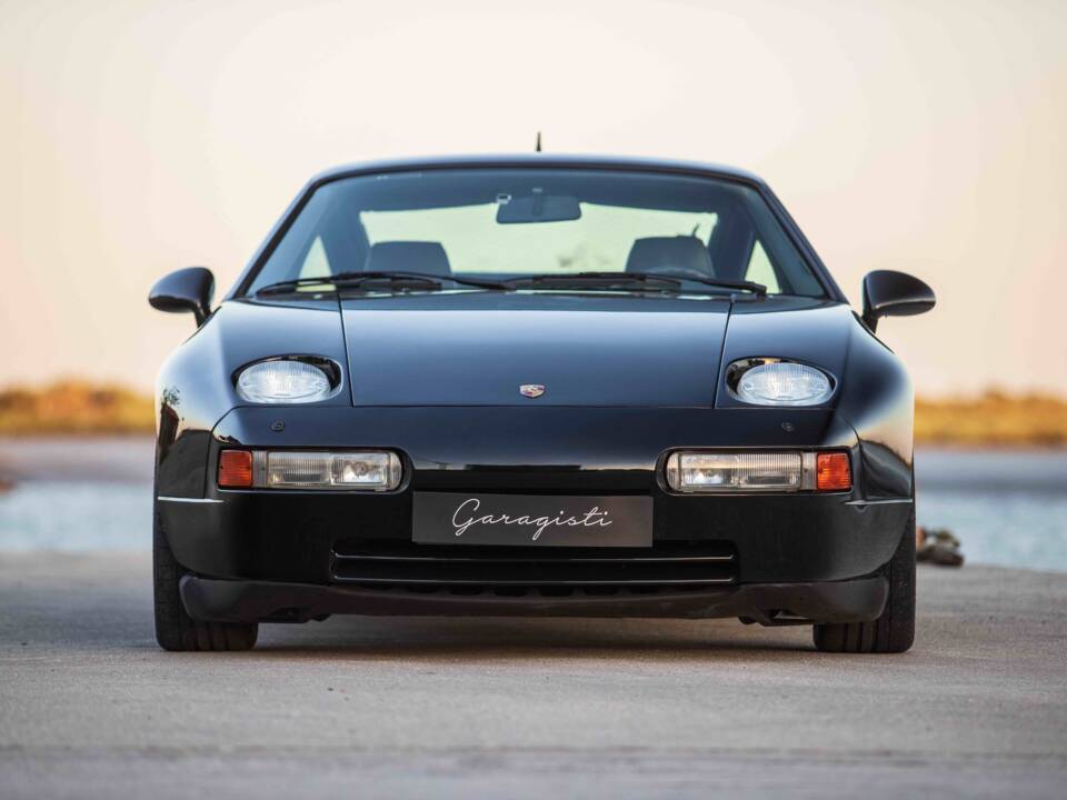 Image 12/63 of Porsche 928 GTS (1994)