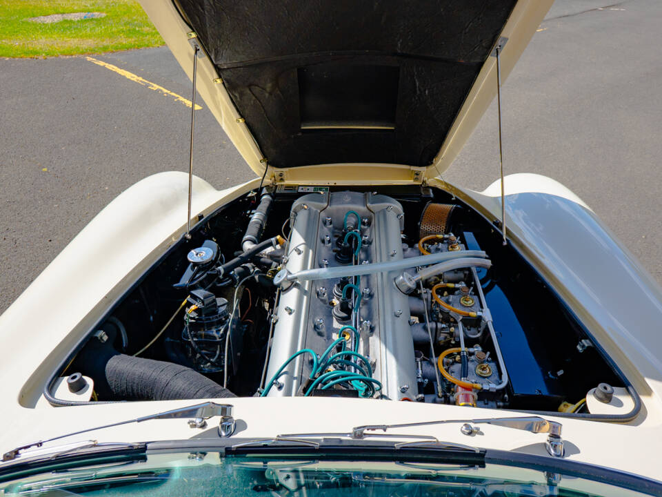 Bild 52/62 von Aston Martin DB 6 Mk II Volante (1970)