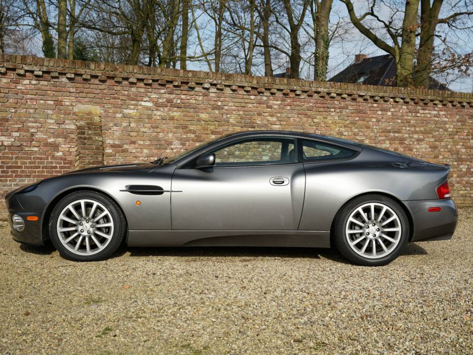 Image 28/50 de Aston Martin V12 Vanquish (2003)