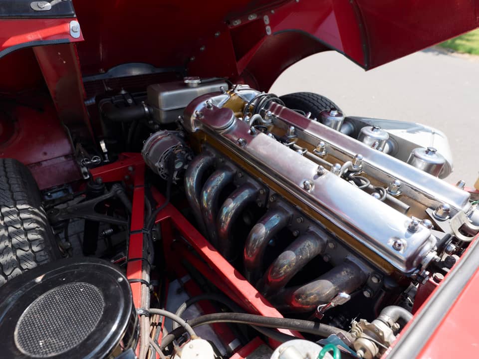 Image 31/80 of Jaguar E-Type 4.2 (1966)