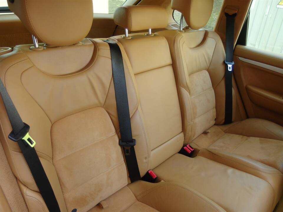 Image 70/98 of Porsche Cayenne GTS (2008)