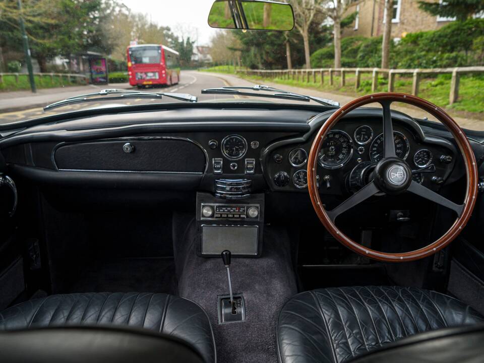 Bild 16/27 von Aston Martin DB 6 Mk II (1971)