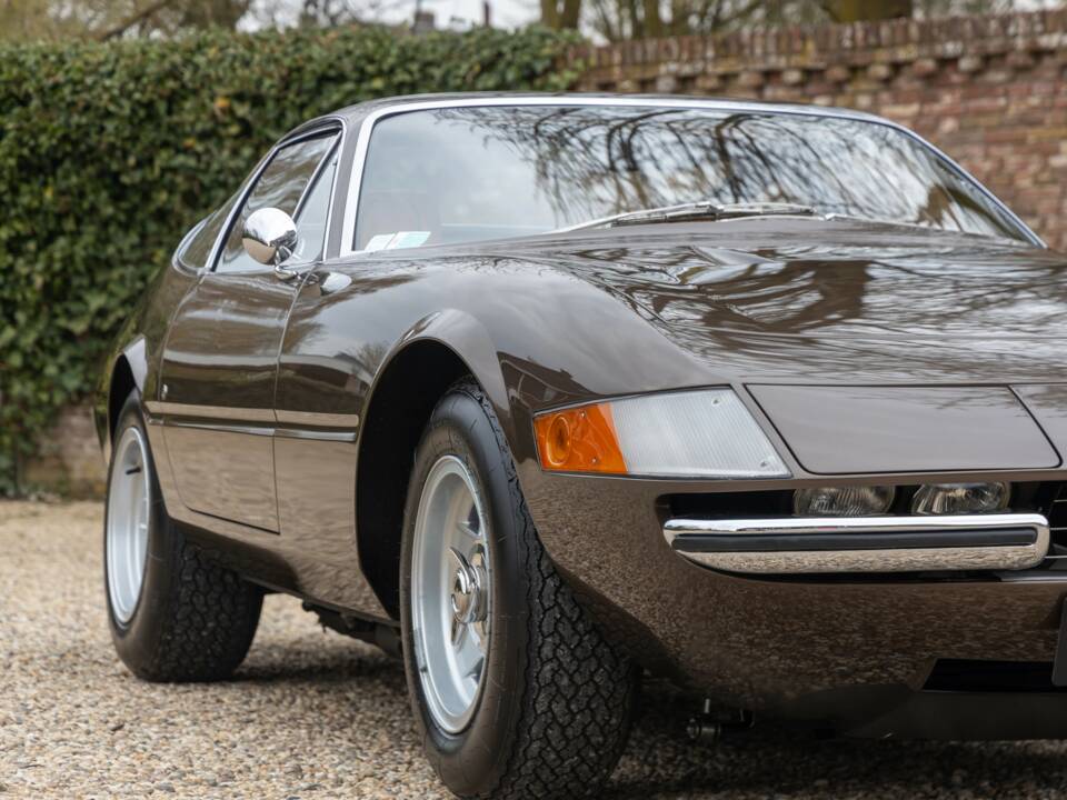 Image 30/50 de Ferrari 365 GTB/4 Daytona (1974)