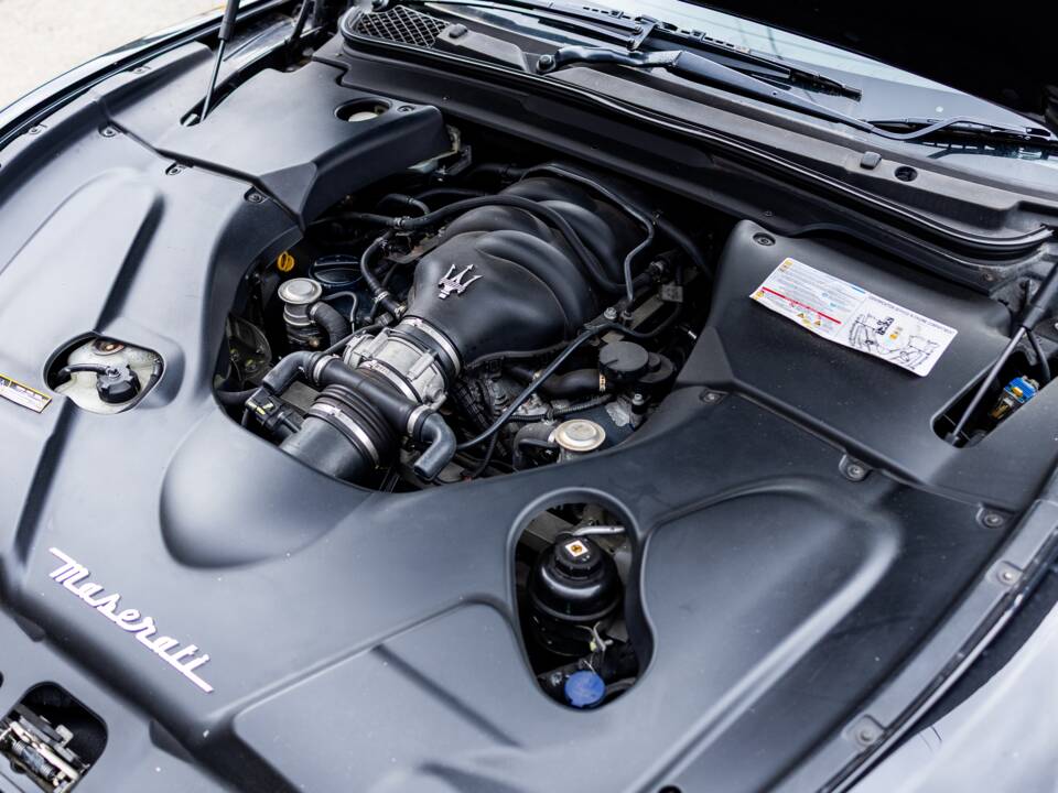 Bild 45/50 von Maserati GranTurismo 4.2 (2008)