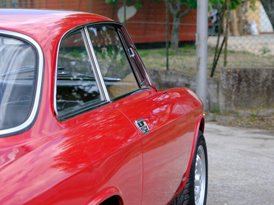 Bild 2/12 von Alfa Romeo Giulia GT 1300 Junior (1967)