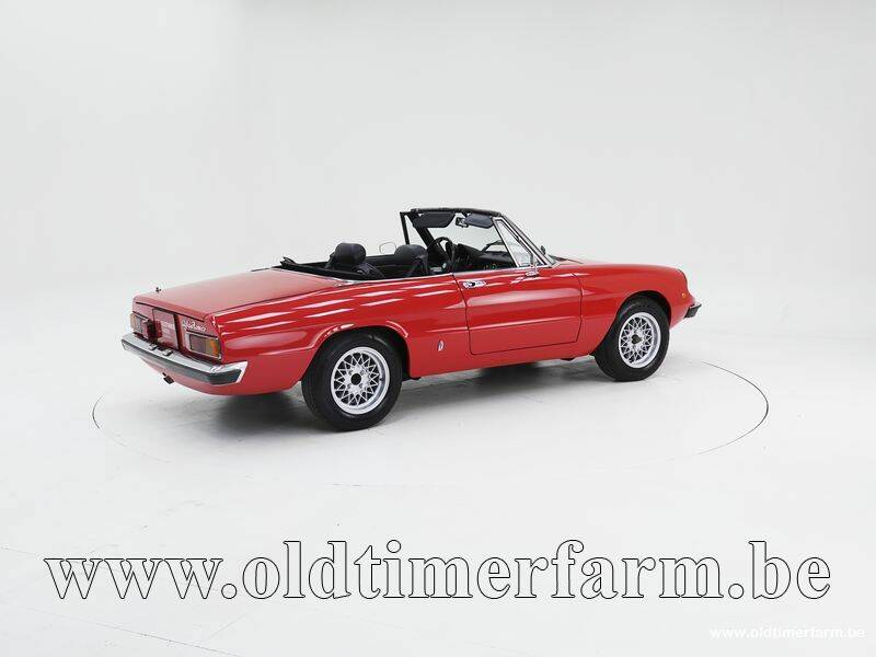 Image 2/15 de Alfa Romeo Spider Veloce 2000 (1982)