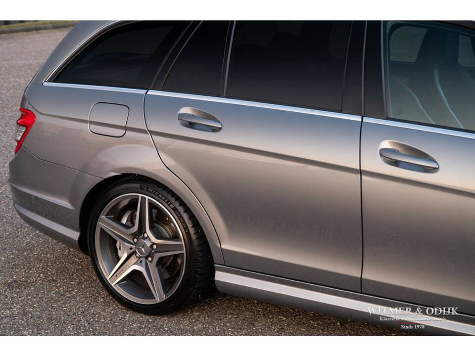Imagen 17/40 de Mercedes-Benz C 63 AMG T (2009)
