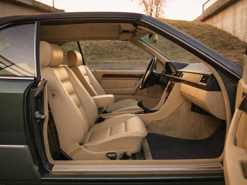 Bild 6/30 von Mercedes-Benz 300 CE-24 (1992)