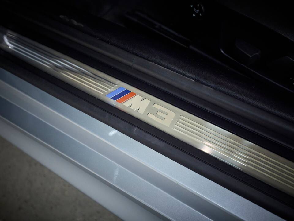 Image 55/100 of BMW M3 (2006)