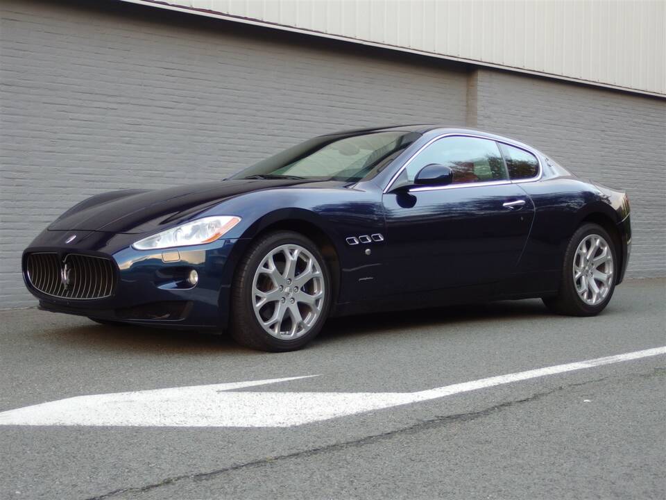 Image 2/99 of Maserati GranTurismo 4.2 (2008)
