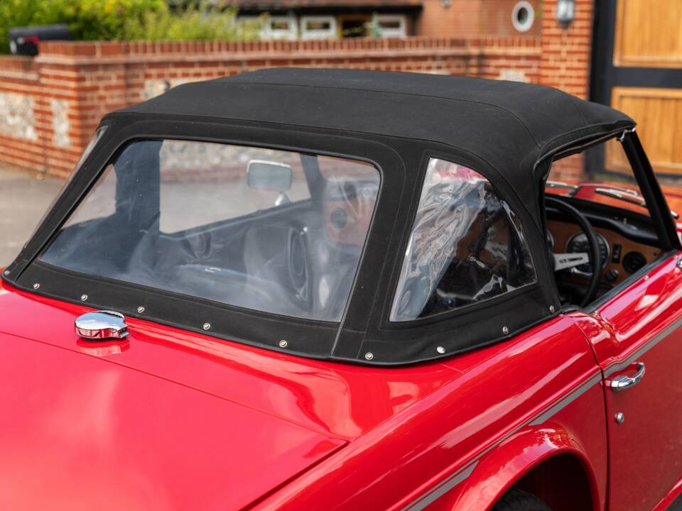 Immagine 24/50 di Triumph TR 6 (1975)