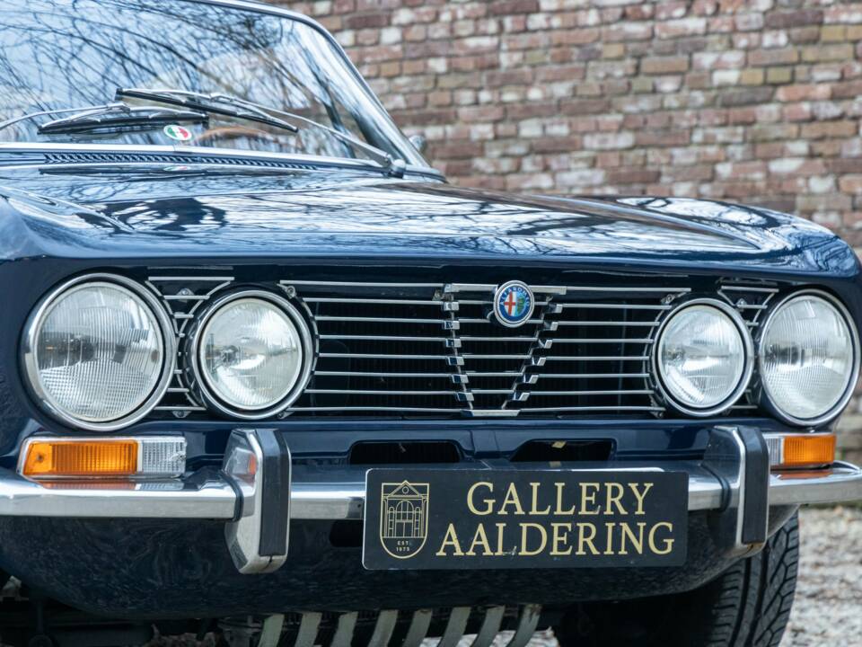 Image 34/50 of Alfa Romeo Giulia GT 1300 Junior (1971)