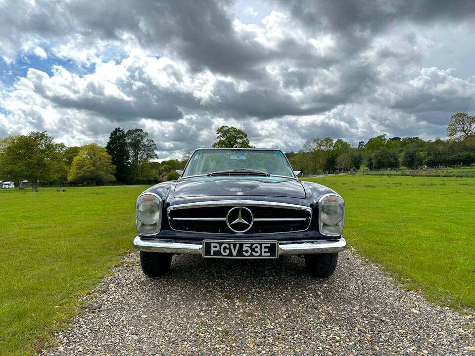 Image 17/55 of Mercedes-Benz 230 SL (1967)