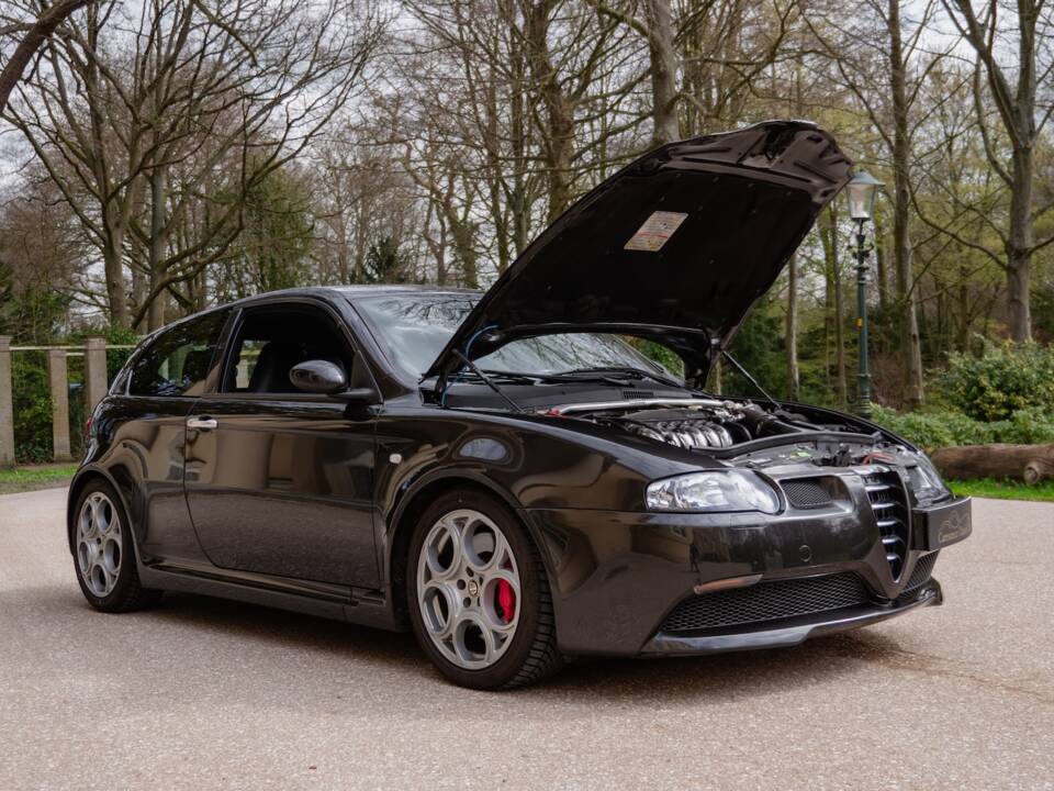 Image 46/60 of Alfa Romeo 147 3.2 GTA (2003)