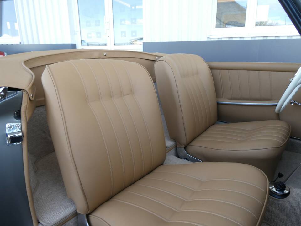 Image 14/30 de Mercedes-Benz 190 SL (1961)