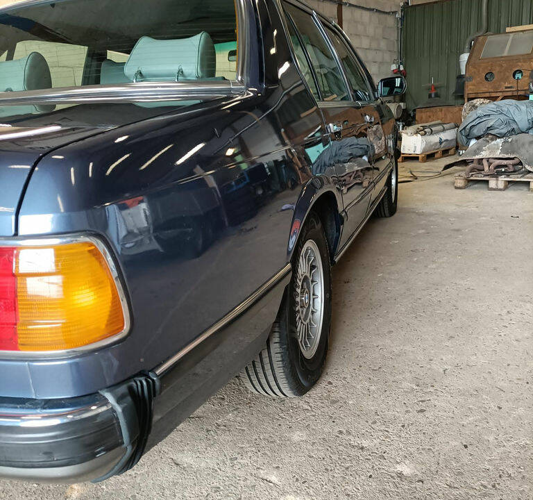 Image 8/8 of BMW 733i (1978)