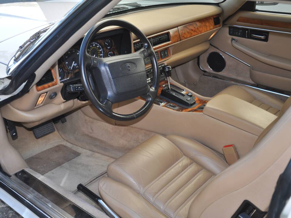 Image 2/7 of Jaguar XJS 4.0 (1994)