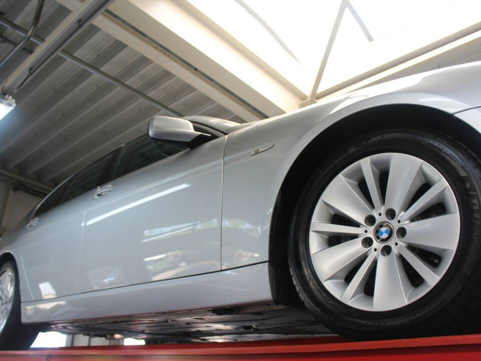 Immagine 27/50 di BMW 750i (2007)