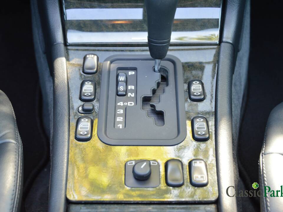 Image 36/50 de Mercedes-Benz E 50 AMG (1996)