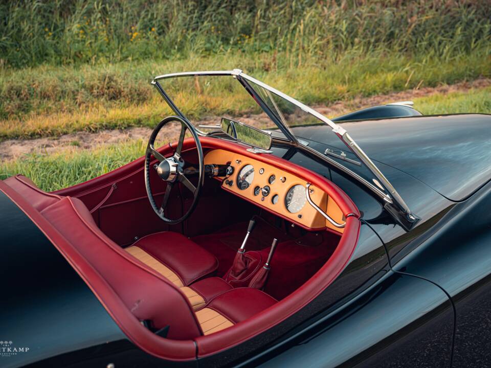 Image 9/20 of Jaguar XK 120 OTS (1950)