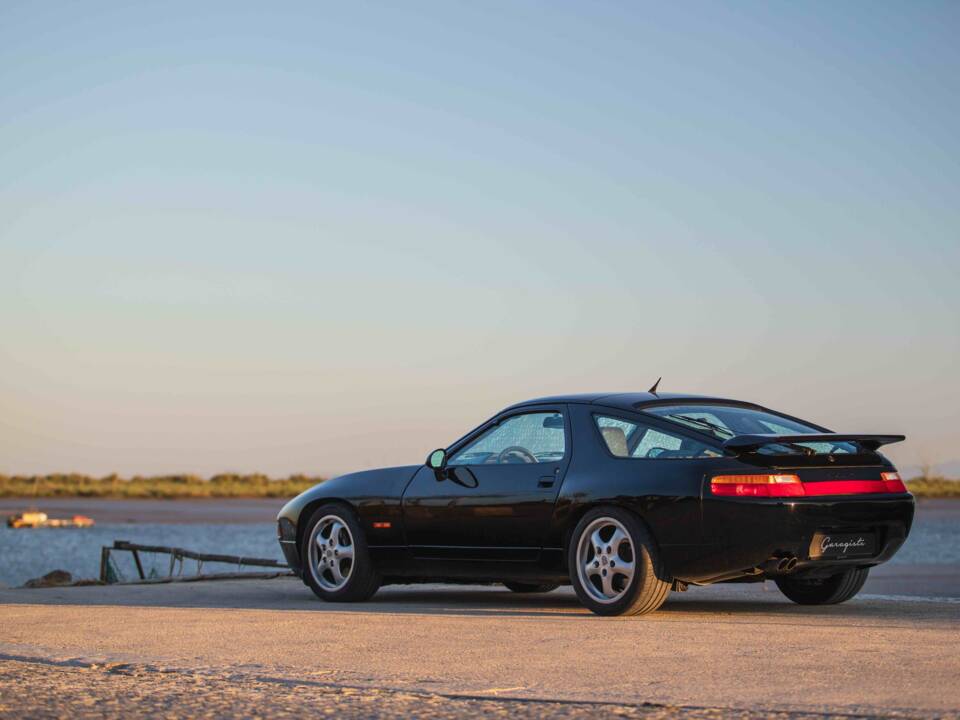Image 26/63 of Porsche 928 GTS (1994)