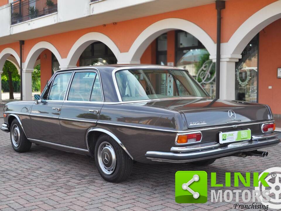 Immagine 3/10 di Mercedes-Benz 280 SE (1970)