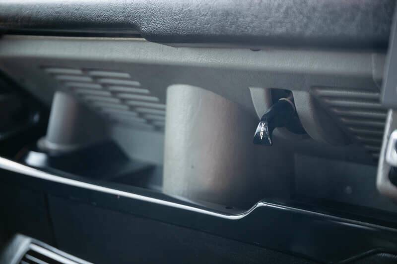 Image 24/50 of Land Rover Defender 90 "50th Anniversary" (1998)