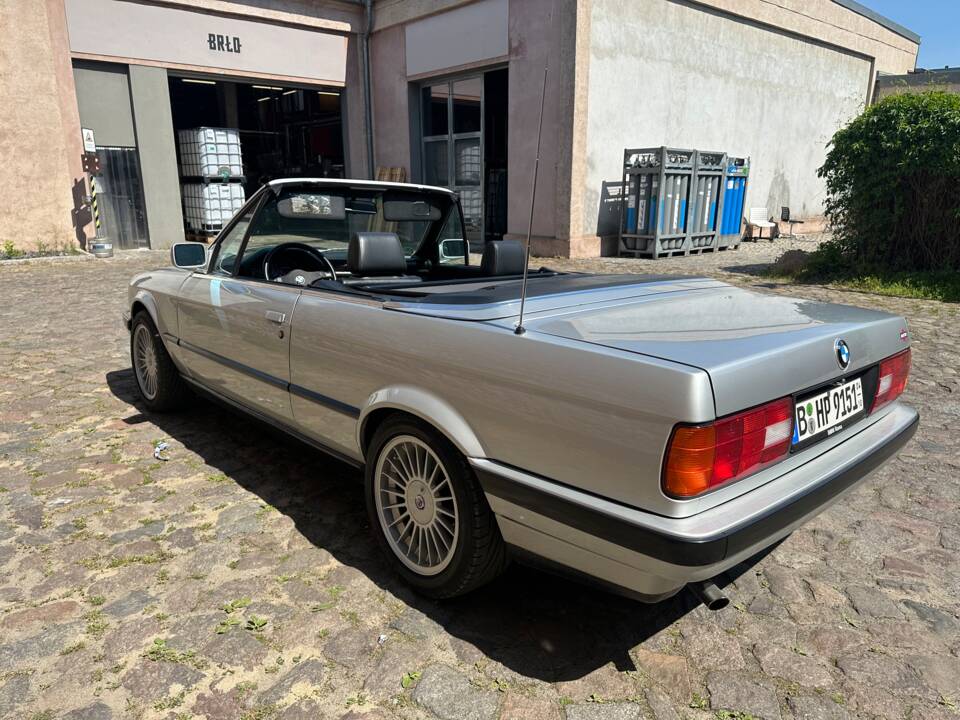 Image 3/29 of BMW 318i (1991)