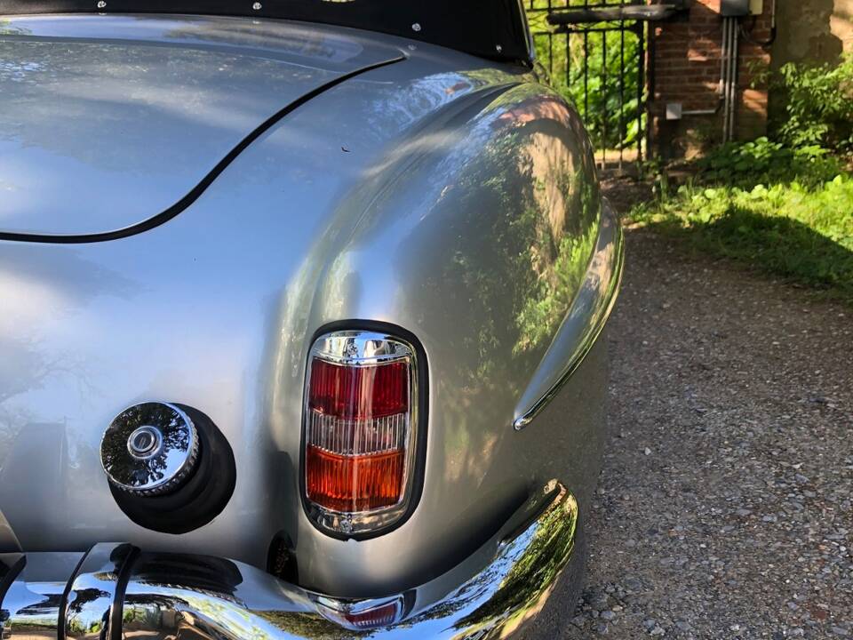 Image 13/46 of Mercedes-Benz 190 SL (1955)