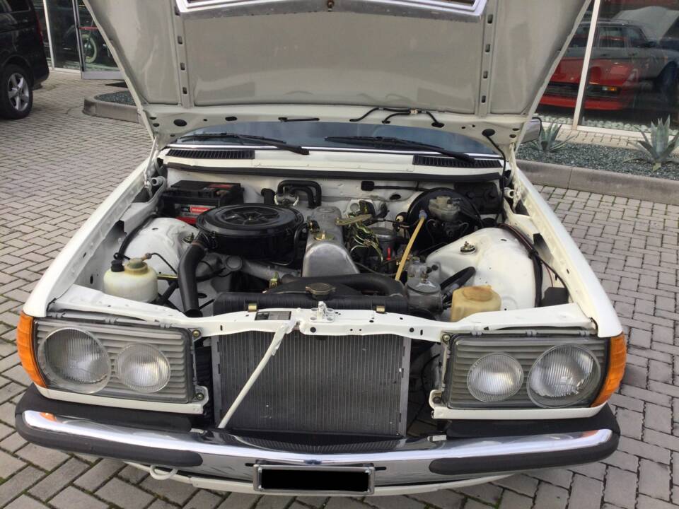 Immagine 28/39 di Mercedes-Benz 240 TD (1983)