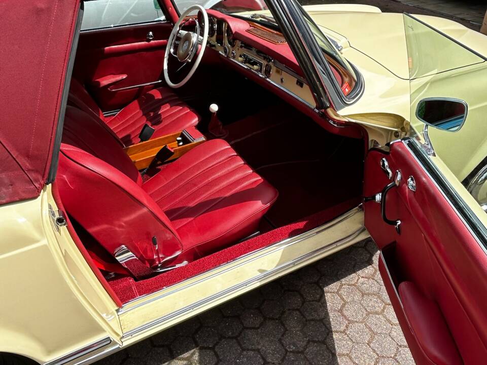 Image 5/7 of Mercedes-Benz 250 SL (1968)