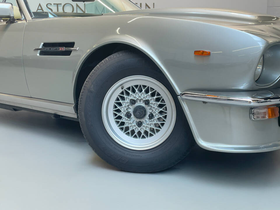 Afbeelding 7/40 van Aston Martin V8 Vantage Volante (1986)