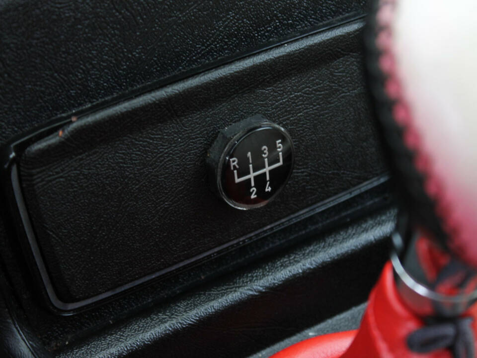 Image 24/30 of BMW 320i (1982)