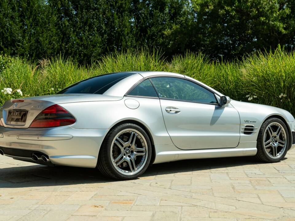 Image 7/50 of Mercedes-Benz SL 65 AMG (2005)