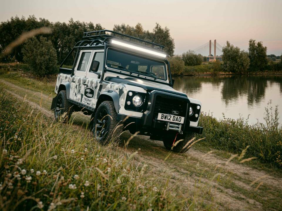 Bild 8/42 von Land Rover Defender Works V8 Trophy (2012)