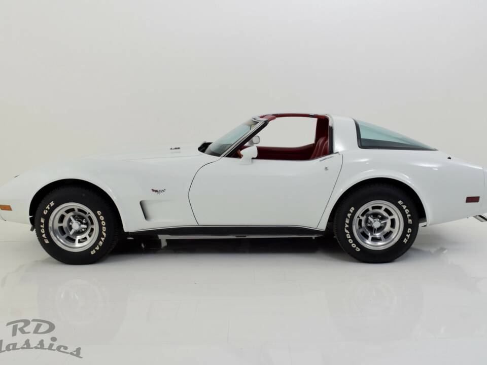Image 2/4 of Chevrolet Corvette Stingray (1979)