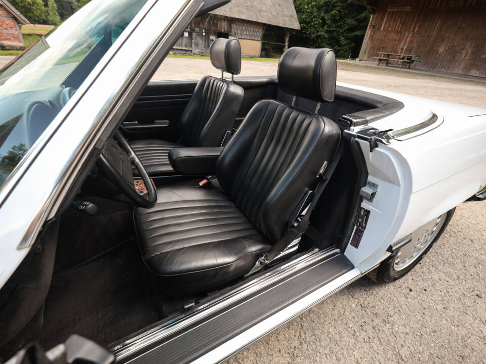 Image 14/85 of Mercedes-Benz 560 SL (1986)