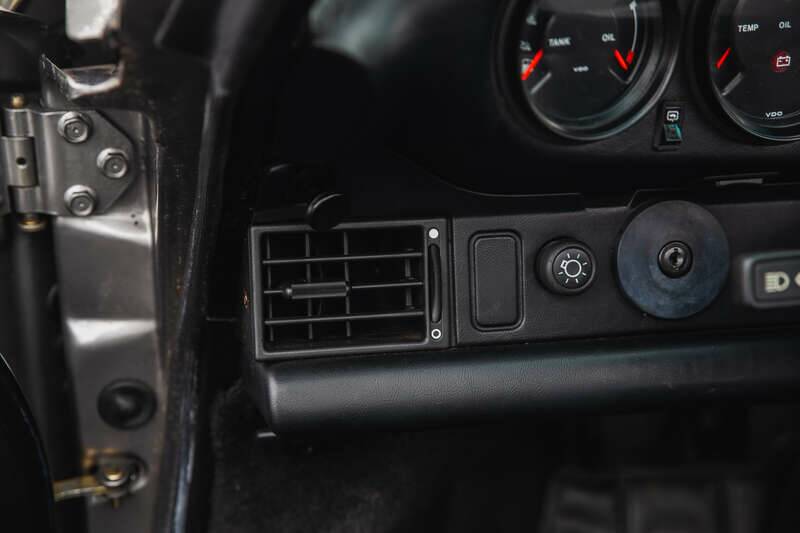 Image 38/50 de Porsche 911 Carrera 3.2 (1989)