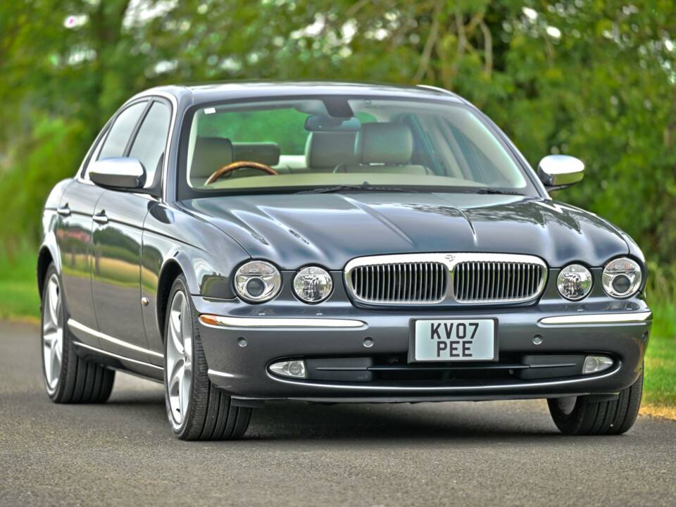 Image 3/50 of Jaguar XJ 8 4.2 (2007)