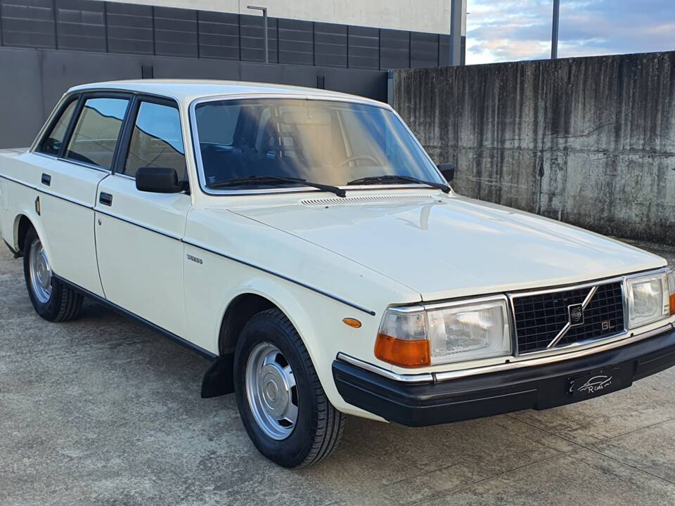 Image 3/50 of Volvo 244 DLS (1978)