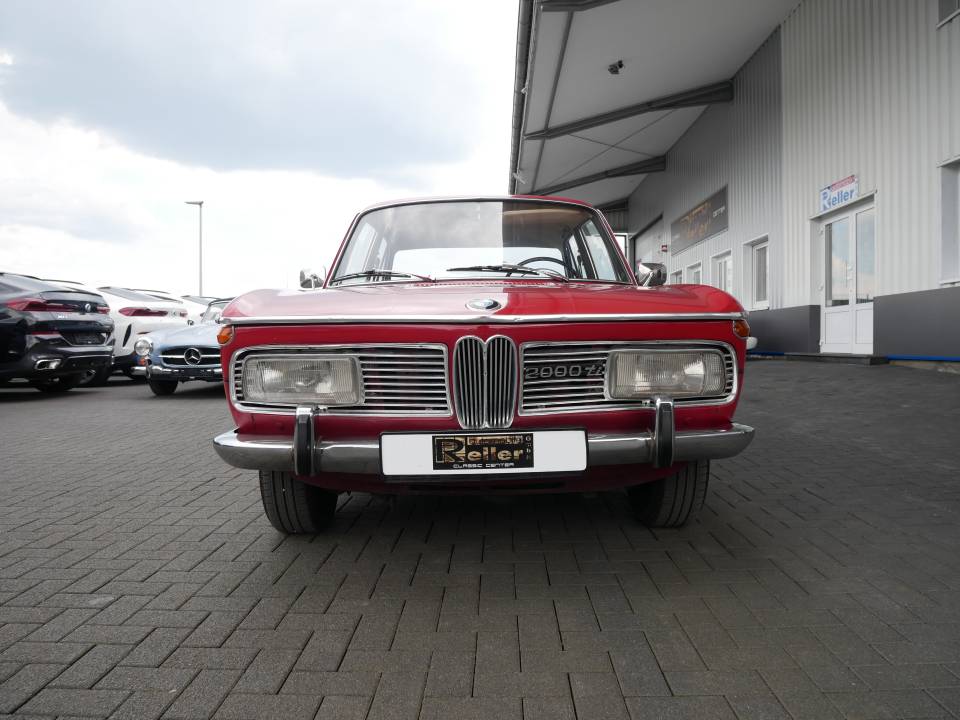 Bild 2/12 von BMW 2000 tilux (1967)