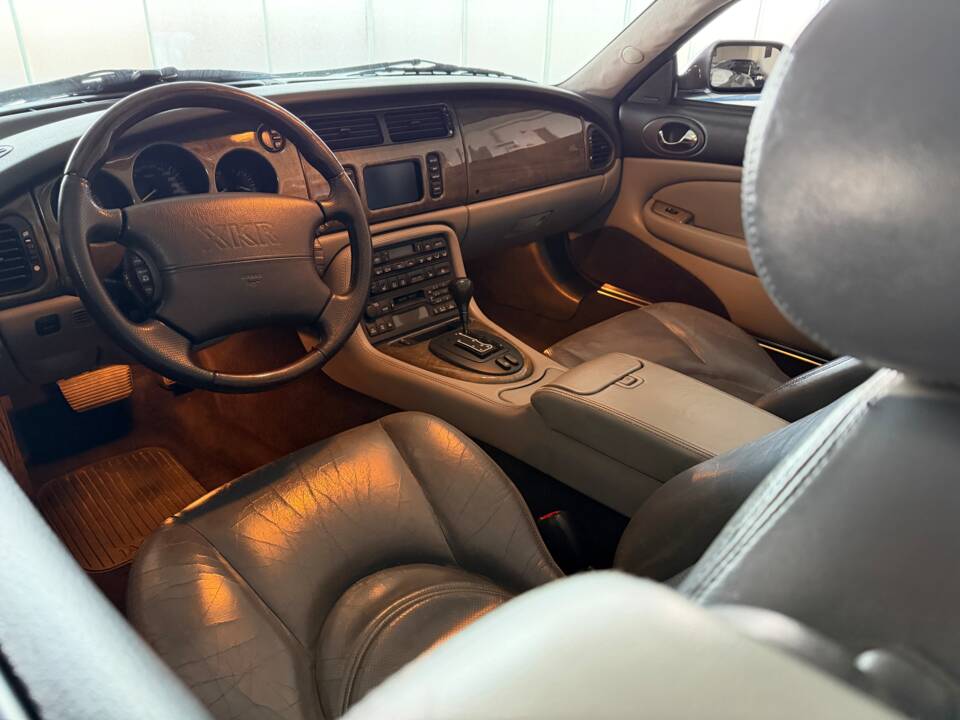 Bild 14/17 von Jaguar XKR (2002)