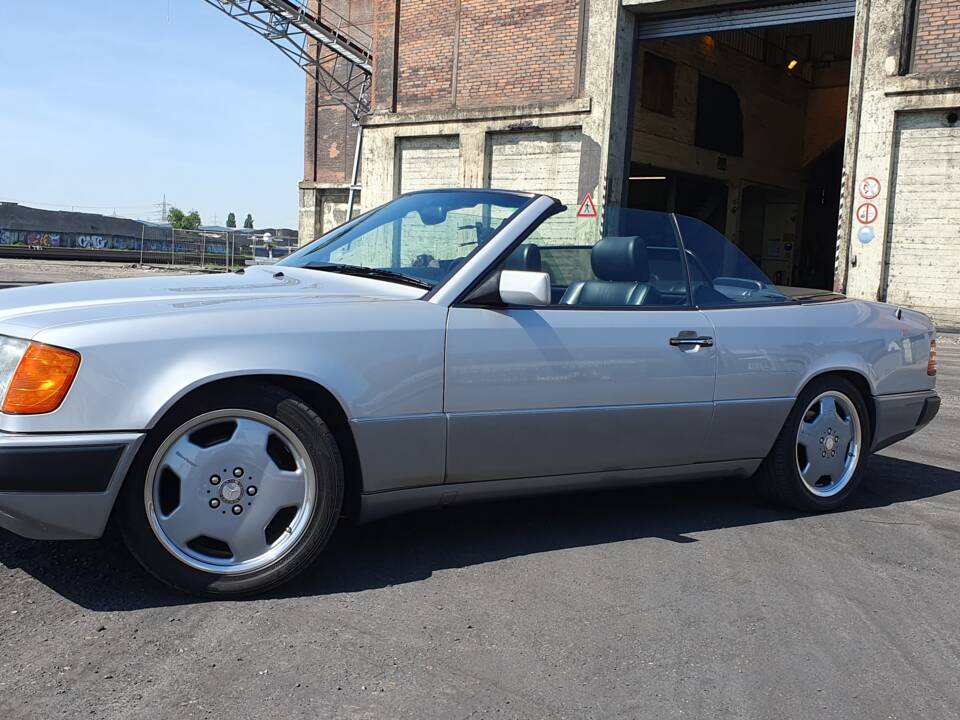 Imagen 37/94 de Mercedes-Benz 300 CE-24 3.4 AMG (1992)