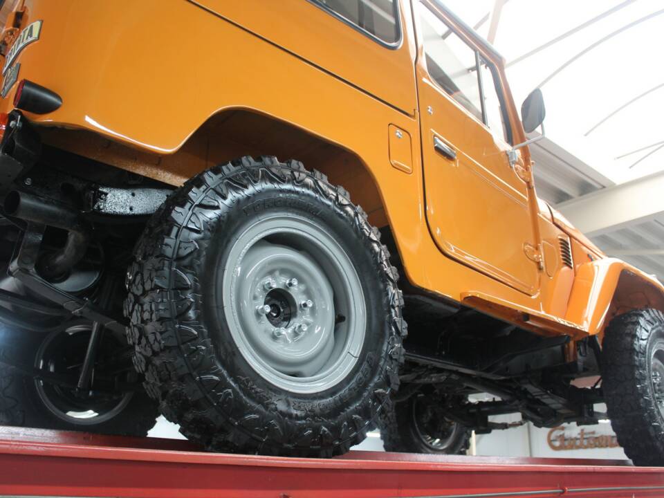 Image 13/50 of Toyota Land Cruiser FJ 40 (1980)