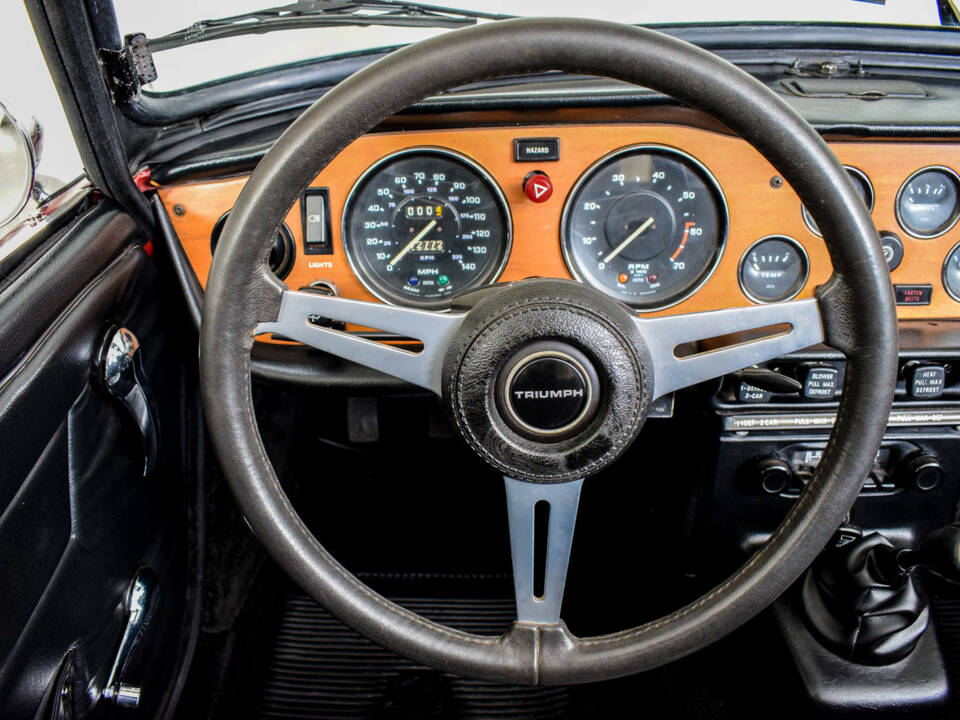 Image 30/50 de Triumph TR 6 (1974)